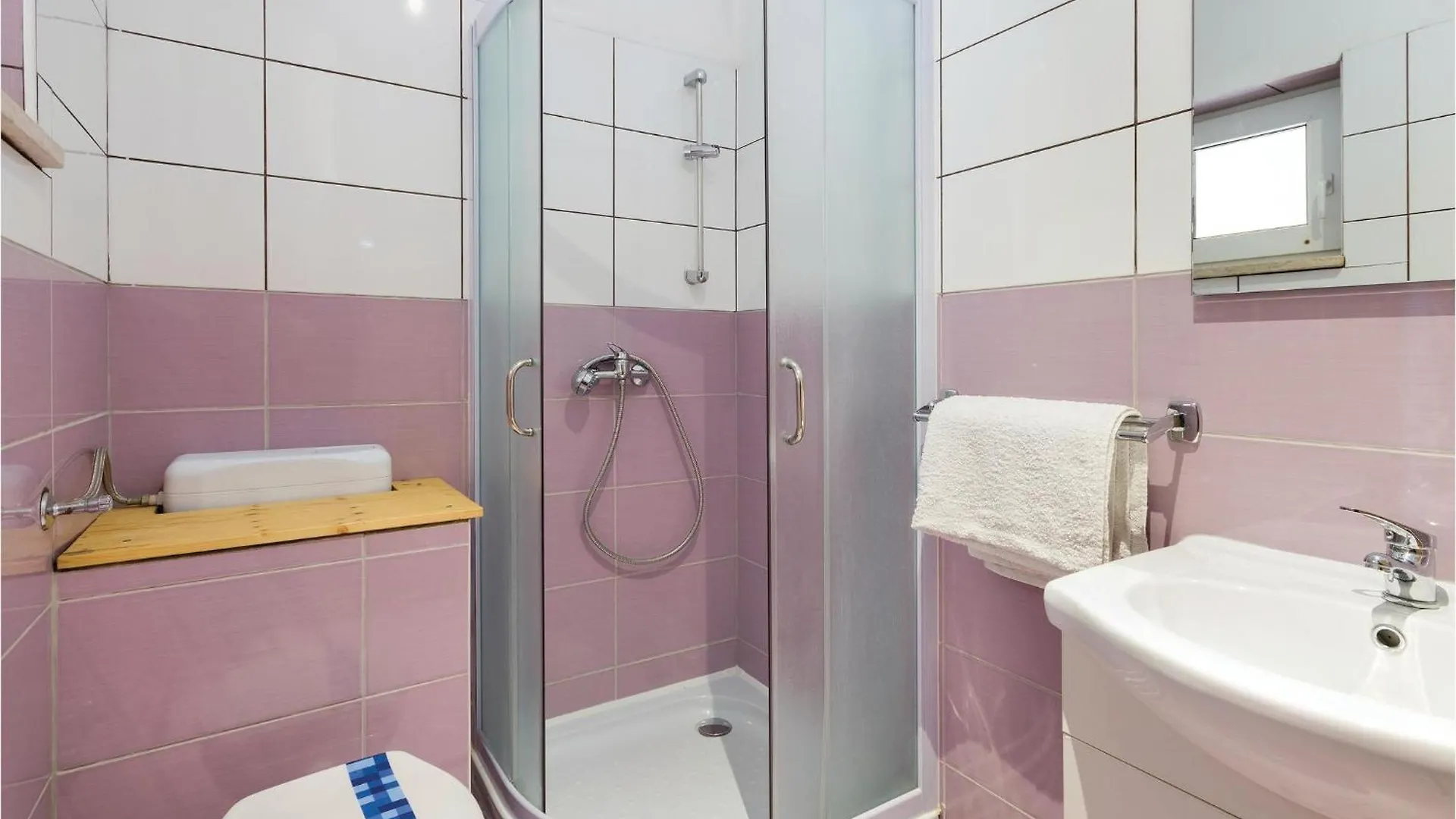 Nice Apartment In Medulin With Wifi